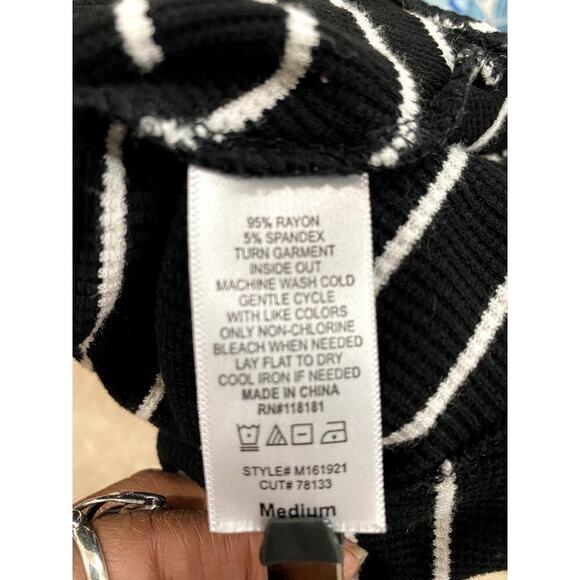 B.L.E.U. Blue/White Horizontal Striped Long Sleeve T-Shirt - Size Med (EUC) - Picture 8 of 8